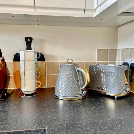 Beautiful Chic Apartment, Lift, Views & Parking Apartment