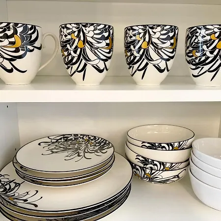 Beautiful Chic Apartment, Lift, Views & Parking Scarborough