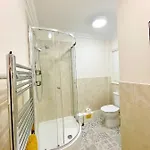 Daire Beautiful Chic Apartment, Lift, Views & Parking *