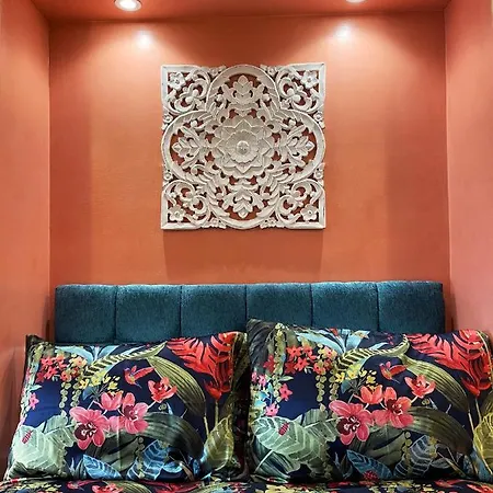 Beautiful Chic Apartment, Lift, Views & Parking * Σκάρμπορο