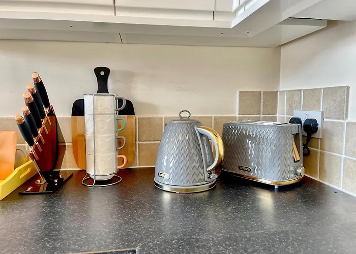 Beautiful Chic Apartment, Lift, Views & Parking Lägenhet