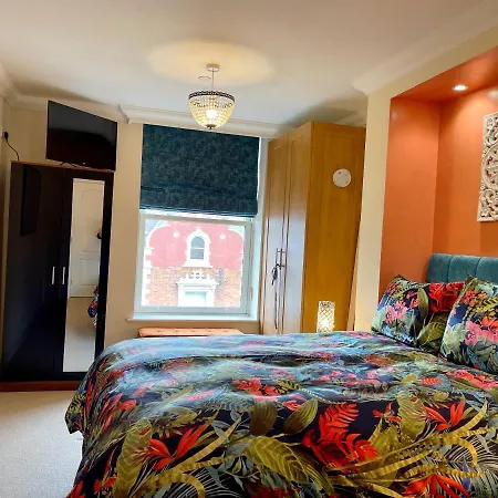 Beautiful Chic Apartment, Lift, Views & Parking 公寓