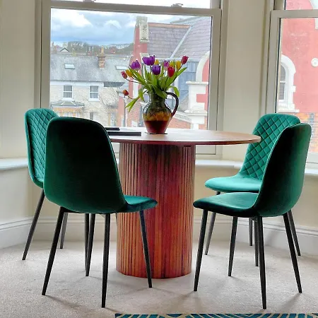 Beautiful Chic Apartment, Lift, Views & Parking * 斯卡伯勒
