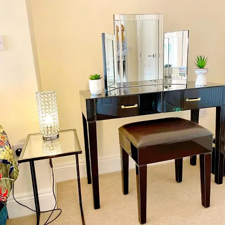 公寓 Beautiful Chic Apartment, Lift, Views & Parking *
