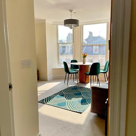 דירה Beautiful Chic Apartment, Lift, Views & Parking